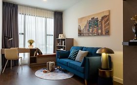 Oui! Oui! Cbd Apartment - Rivergate Building